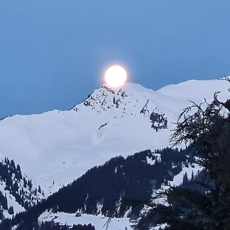 לינה וארוחת בוקר Chesa Prema - Restaurant 3*