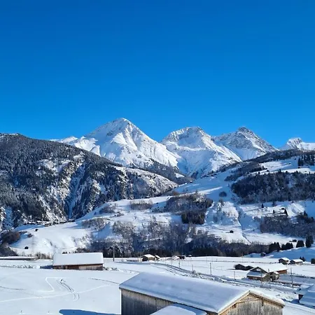 לינה וארוחת בוקר Chesa Prema - Restaurant 3*