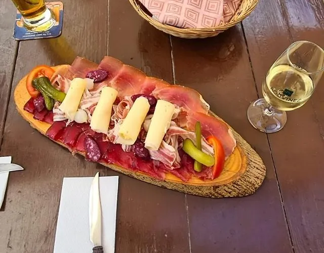 Chesa Prema - Restaurant Alojamento de Acomodação e Pequeno-almoço 3*